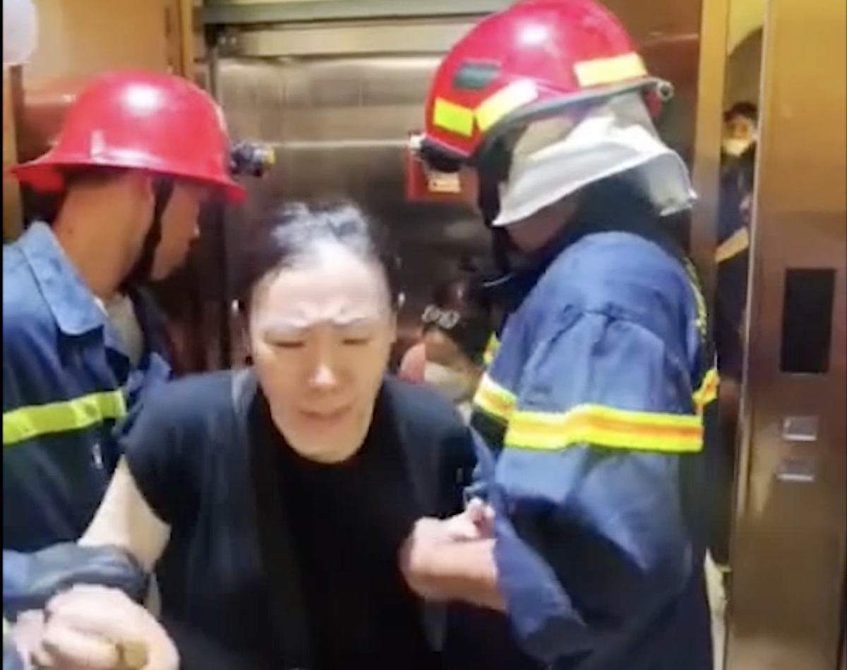 7 people trapped in a beauty clinic elevator in TP HCM