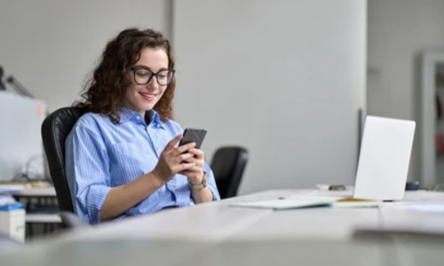 Many US companies collect employee phones during work hours