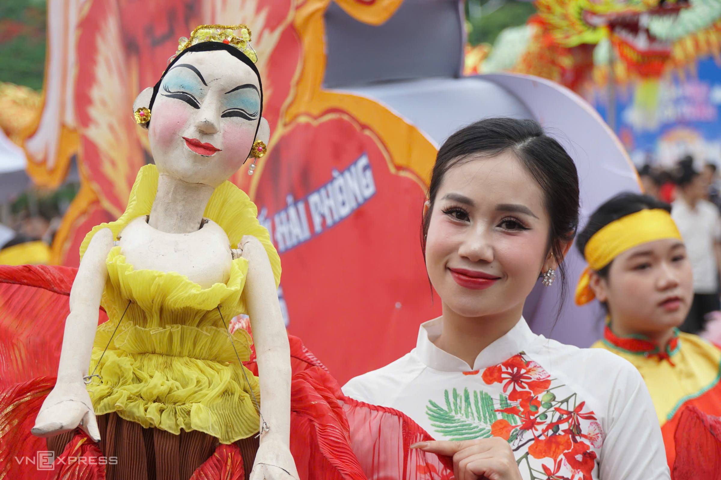 Over 3,000 artists parade, perform puppetry on the streets