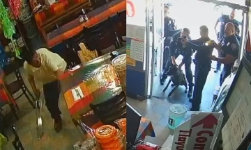 US police shoot, subdue machete-wielding man in restaurant