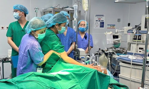 Wife's farewell before husband's organ donation