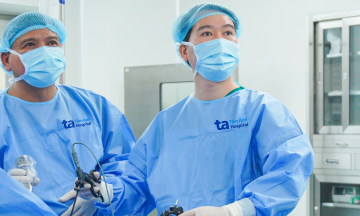 Why does heavy lifting easily cause inguinal hernia?