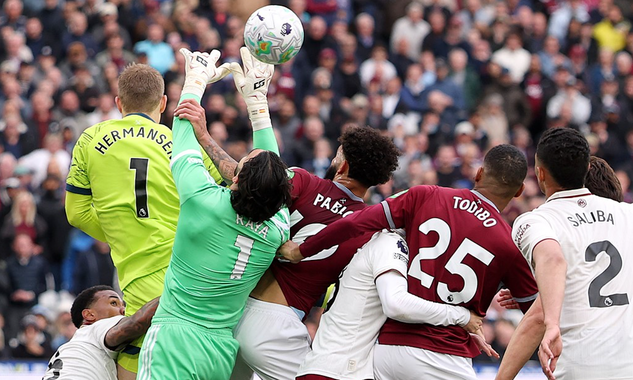 VAR decision sparks controversy in Arsenal's win over West Ham