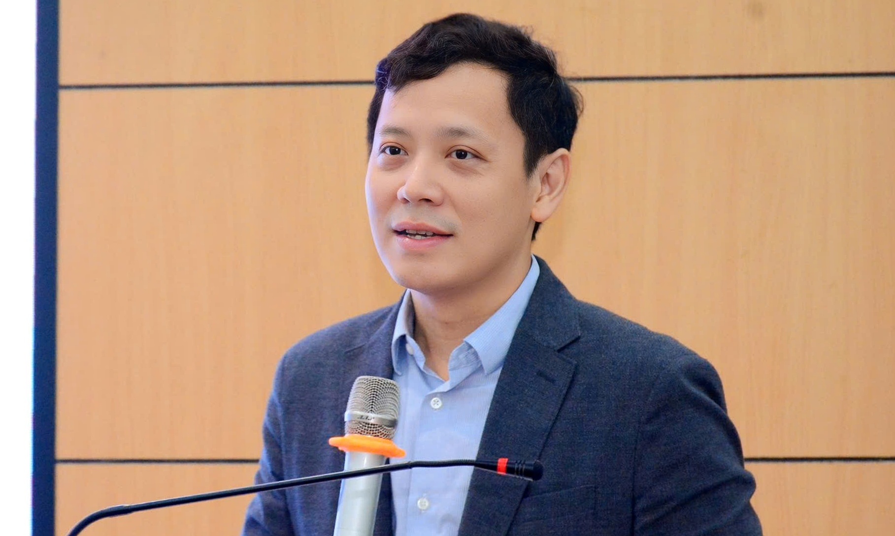 Professor Le Anh Vinh: Don't force practical math into exam questions