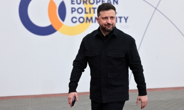 Ukraine seeks to escape America's shadow