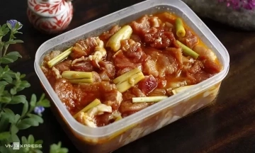 Does marinating meat overnight reduce its nutritional value?