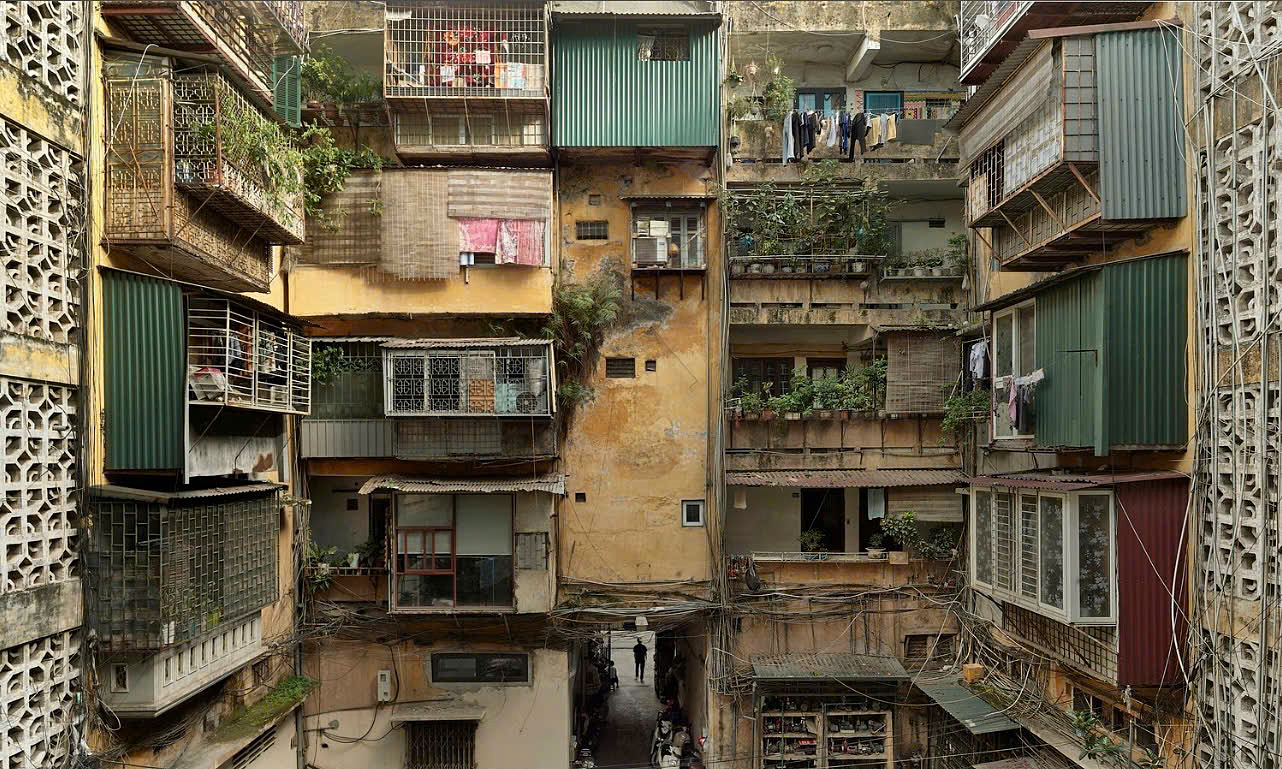Hanoi's collective living quarters through the lenses of foreign photographers