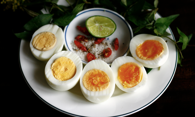 Why do doctors still recommend eggs despite containing cholesterol?