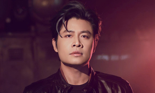 Nguyen Van Chung practices dancing for 'anh trai vuot ngan chong gai' competition