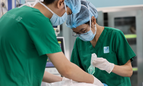 A 40-year-old man's penis deformed after silicone injection for enlargement
