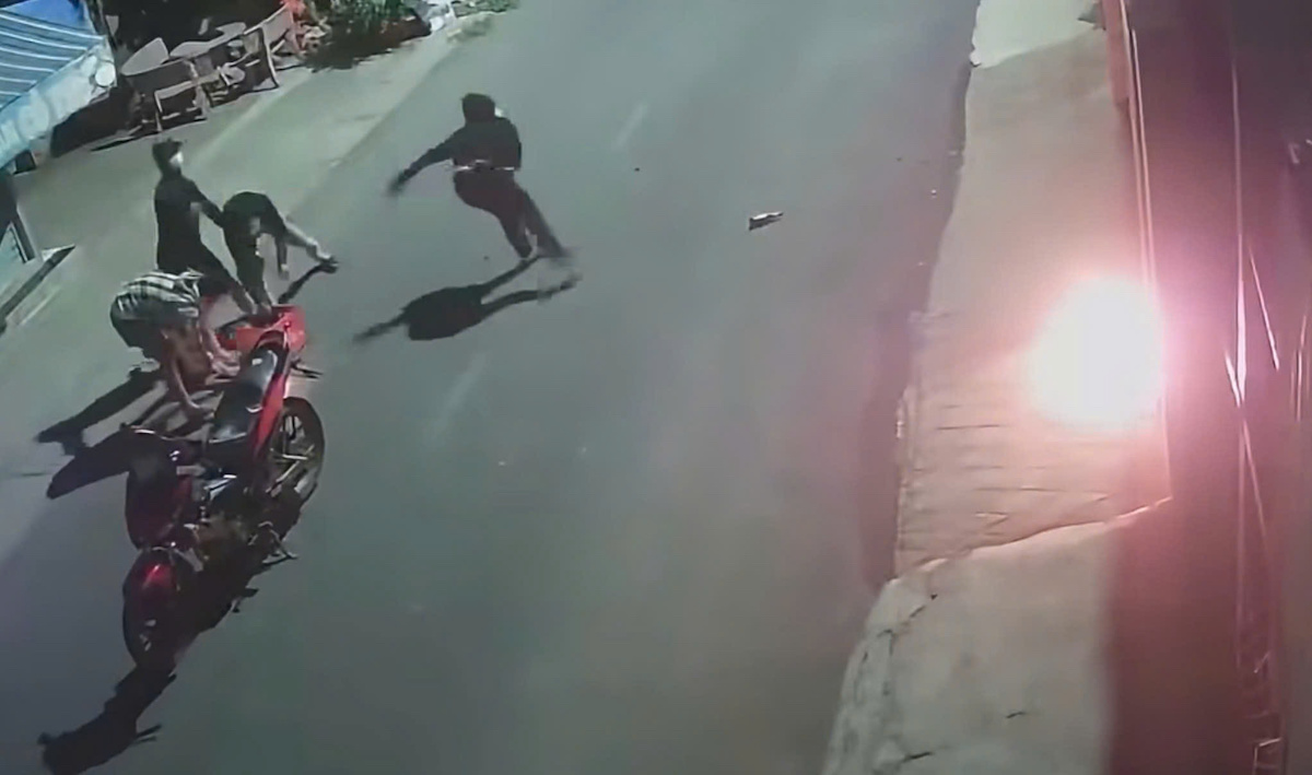Youth gang throws petrol bombs at house with six people sleeping inside