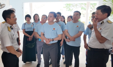 Ministry of Health mobilizes funds, medicine to support military and civilians in Truong Sa