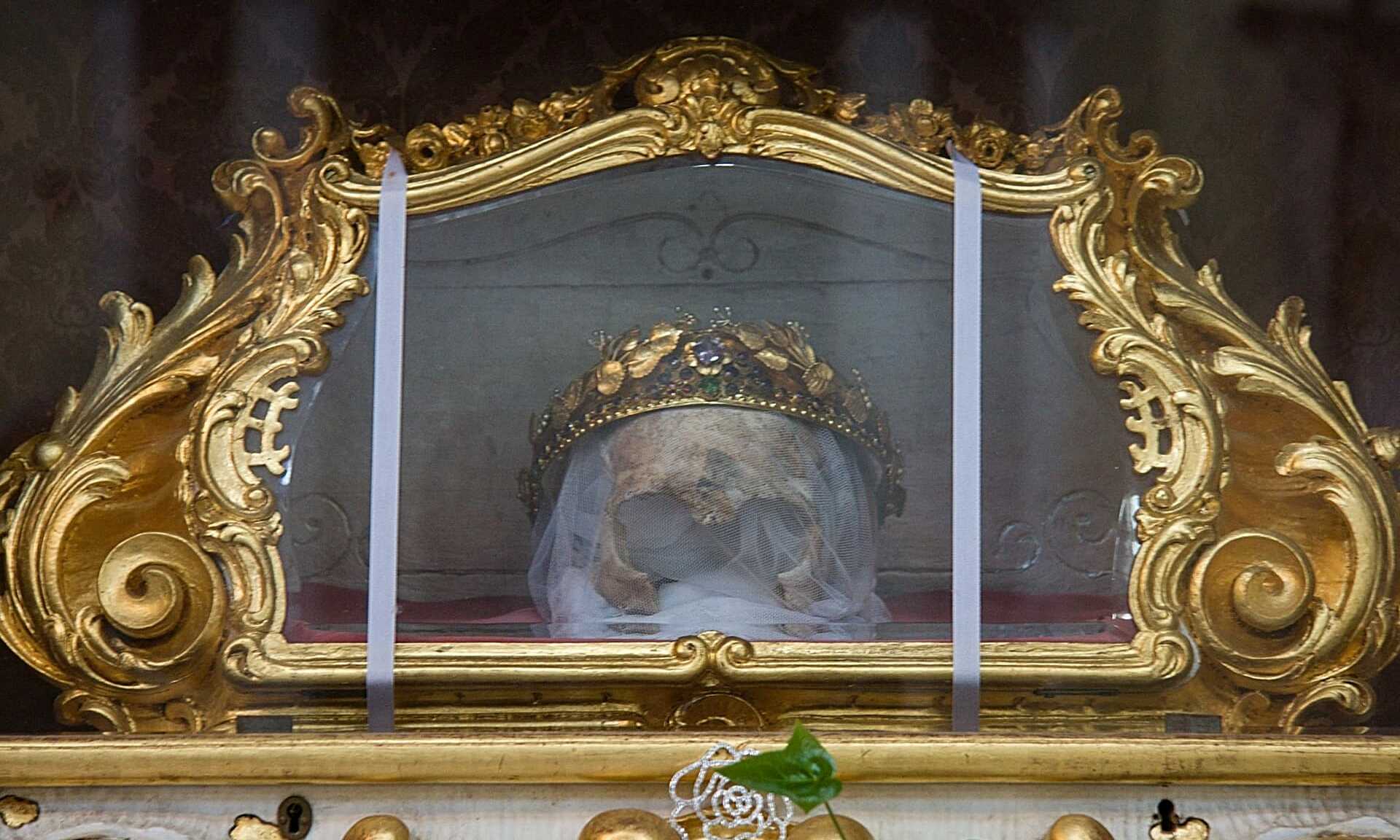 Czech police search for thief who stole saint's skull