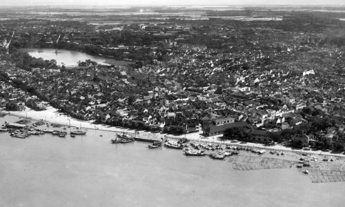 Red River banks in the first half of the 20th century
