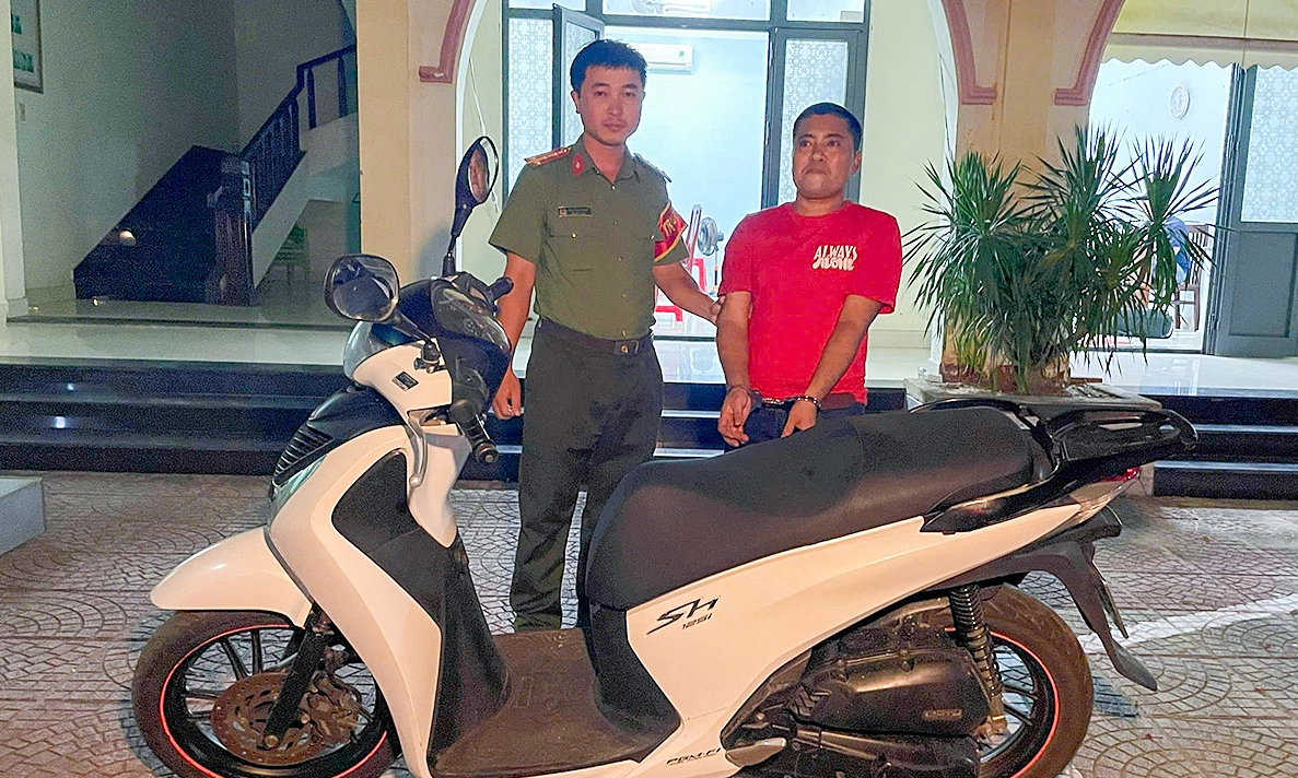 Suspect arrested for SH scooter robbery of ride-hailing driver
