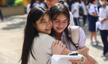 Ho Chi Minh City to expand academic record admissions, move towards universal 10th grade enrollment