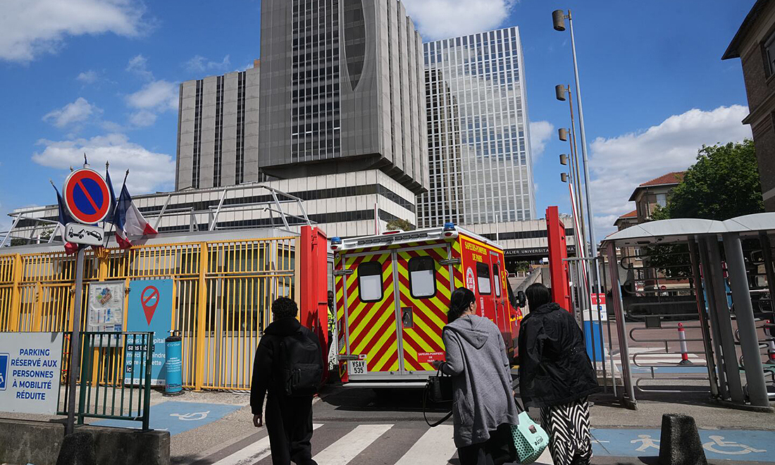 French passenger with hantavirus in critical condition, requires life support