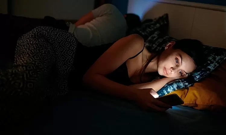 Staying up late, sleeping little: a habit silently shrinking young people's brains