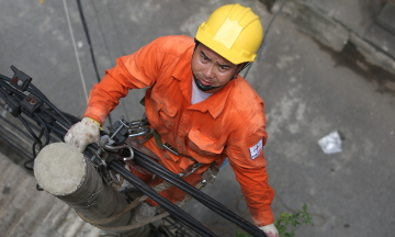 Proposal to gradually incorporate nearly 45 trillion VND loss into electricity prices