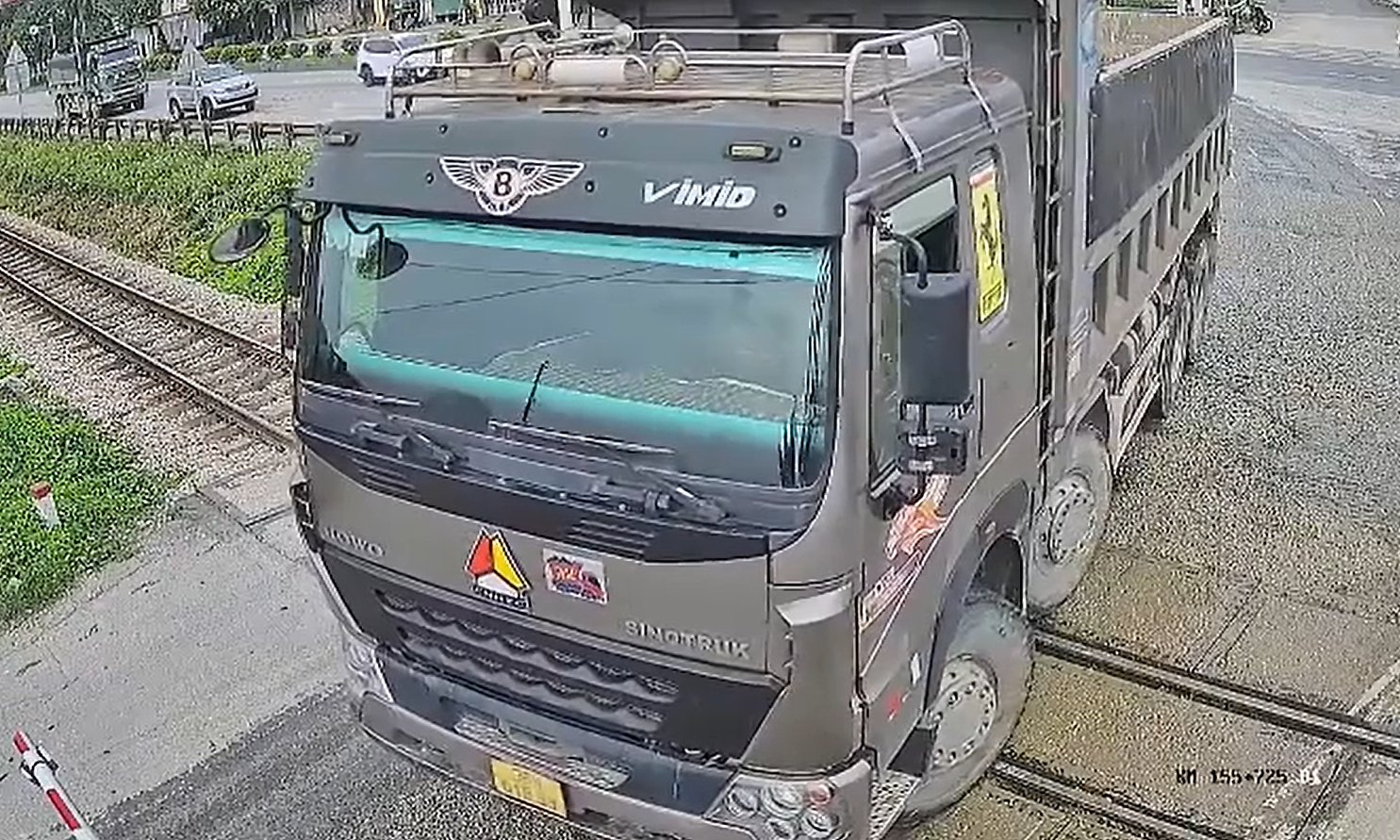 Drivers 'gambling with lives' on railway tracks