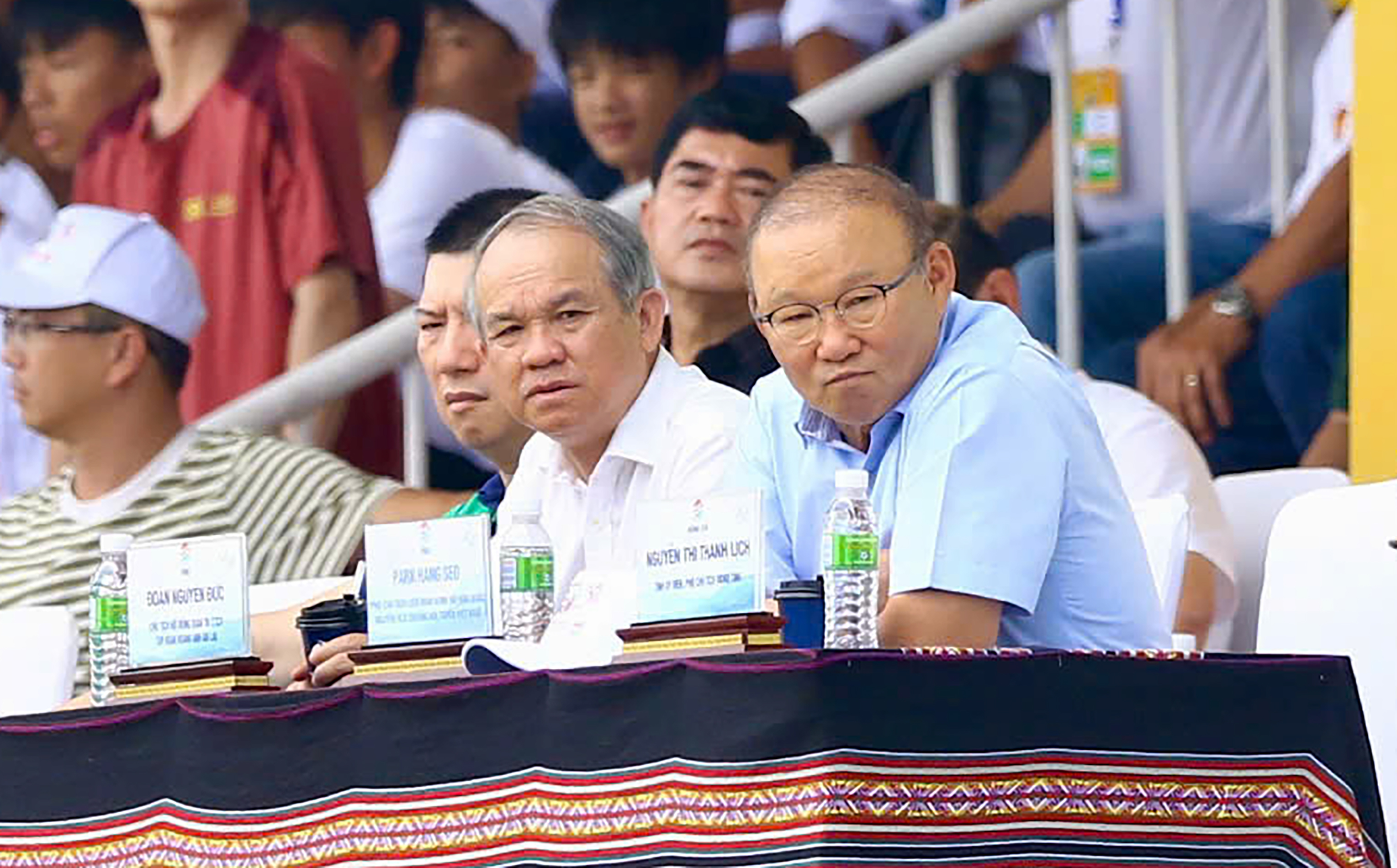 Coach Park Hang-seo ignites youth football tournament organized by Duc