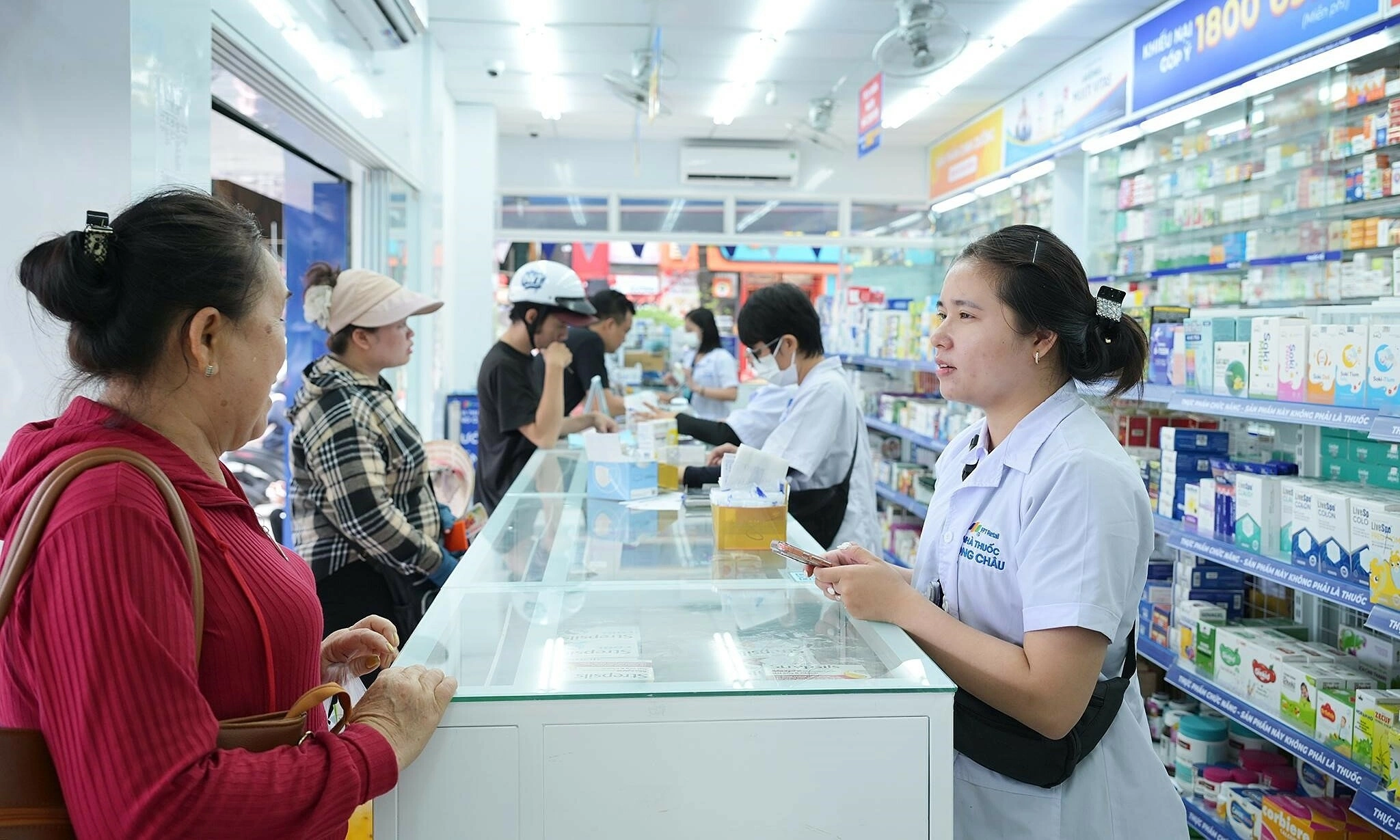Long Chau partners with public sector to develop ward-level medical stations