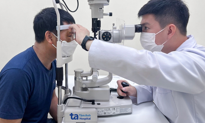 Why vision blurs after pink eye