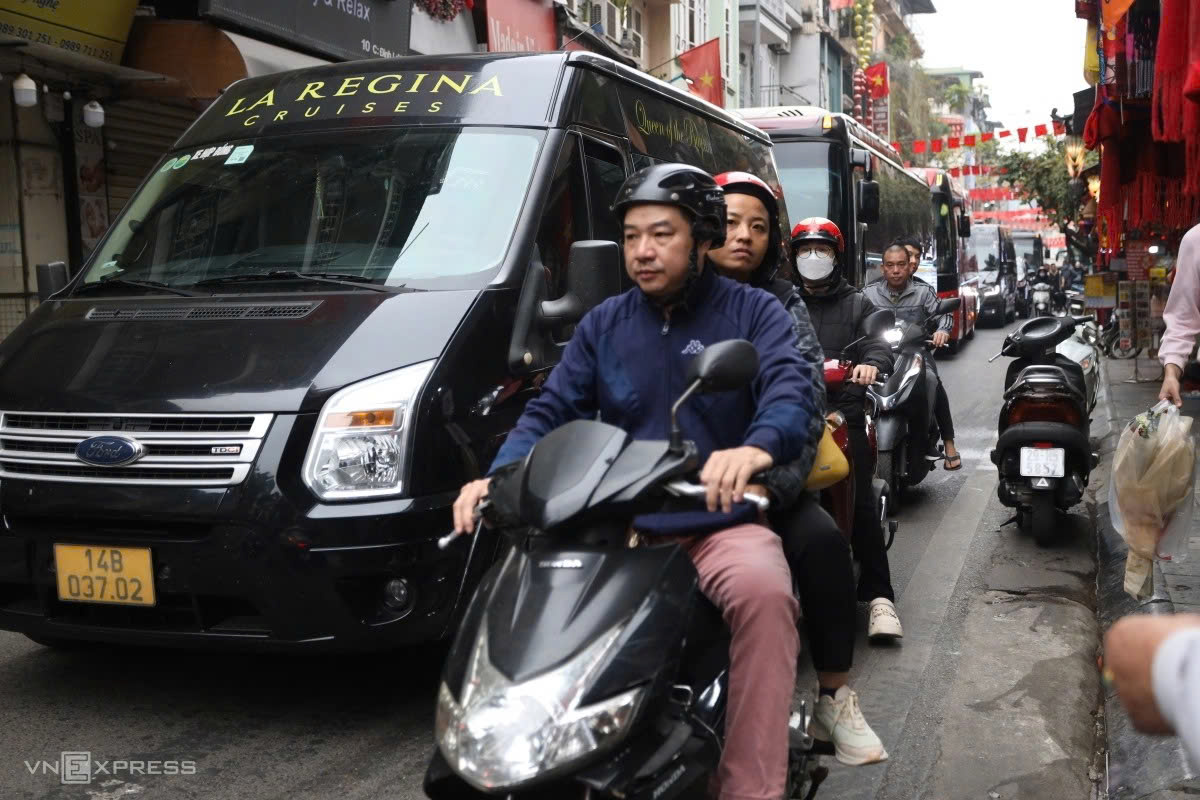 Proposal to expand 16-seater oto ban in Hoan Kiem
