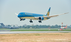 Airlines reduce executive salaries, tighten operating costs