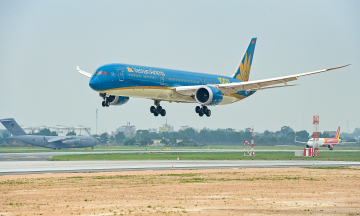 Airlines reduce executive salaries, tighten operating costs