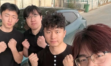 Driving 1,300 km overnight to help a friend see her mother one last time
