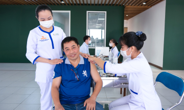 Con Dao receives 10 billion VND vaccine support package