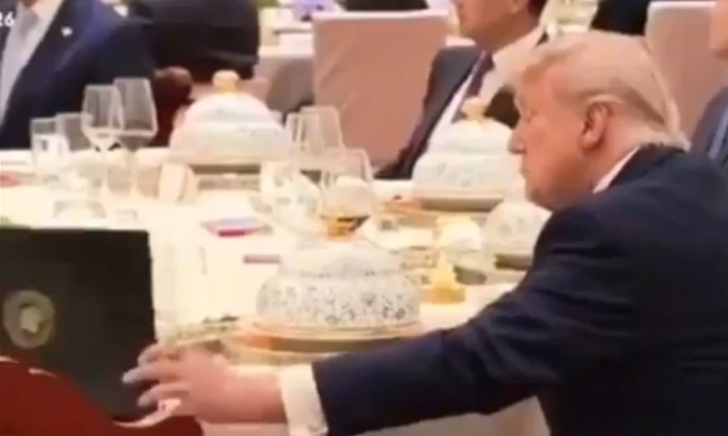 Media clarifies moment president Trump 'secretly checked president Xi's notes'