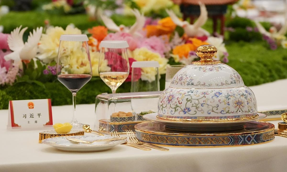 Chinese dinnerware used at state banquet for Mr. Trump