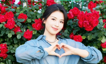 The elegant charm of 'A Chau' Liu Dao