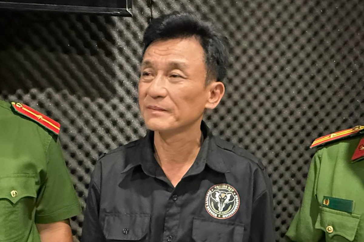 Jeep driver arrested for driving against traffic, threatening ride-hailing driver