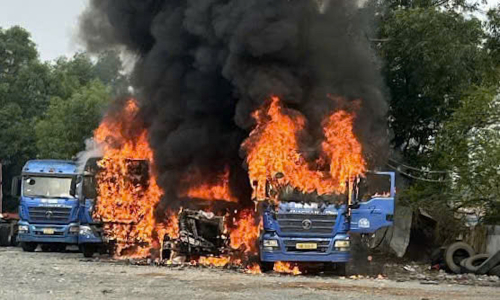 Three container trucks destroyed by fire in Ho Chi Minh City parking lot