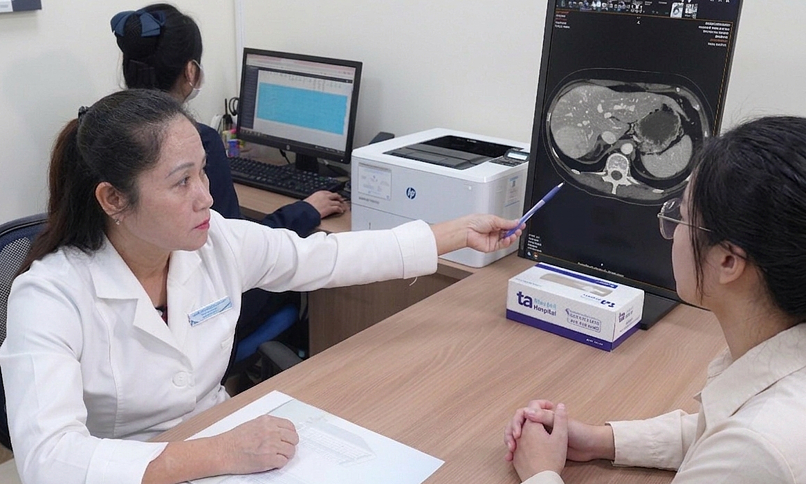 How long after breast cancer chemotherapy can one get pregnant?