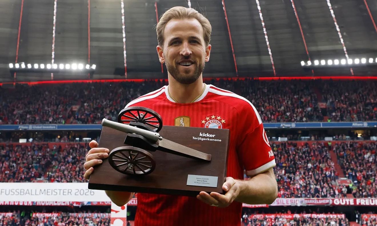 Kane secures third consecutive Bundesliga top scorer title with hat-trick
