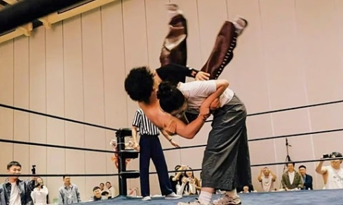 Wedding day wrestling match: couple battles for lifelong exemption from housework
