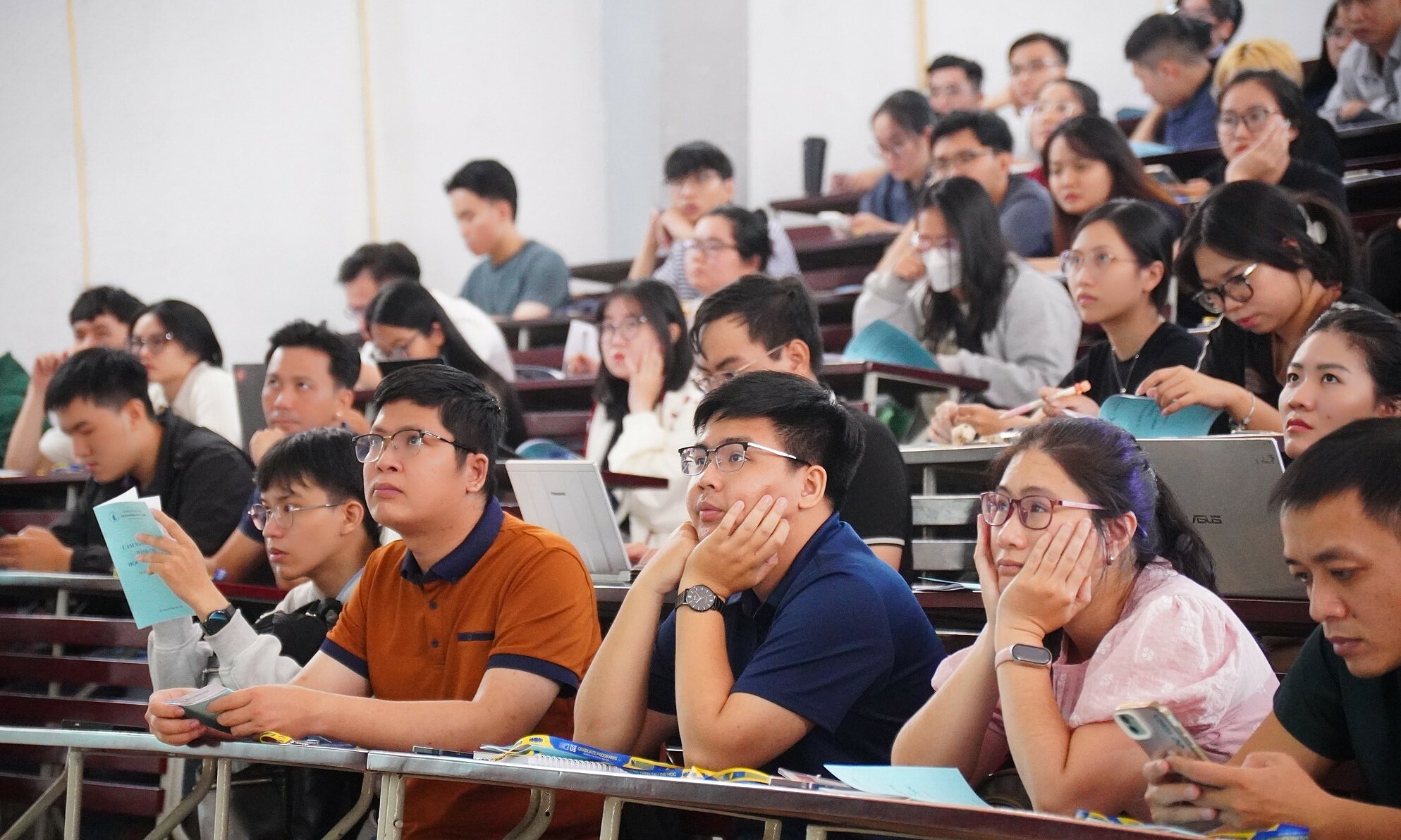 PhD candidates receive over 500 million VND in support