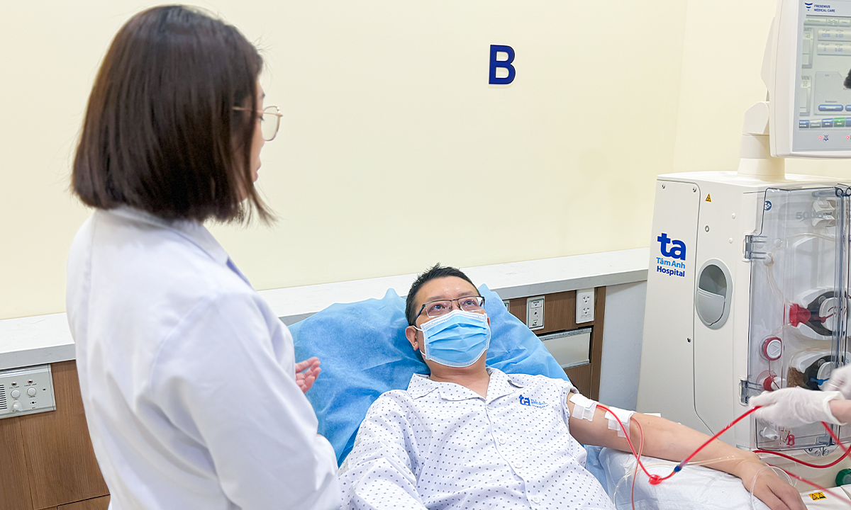 End-stage renal failure due to hereditary polycystic kidney disease
