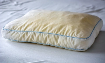 Tips for removing yellow stains from pillows using kitchen ingredients