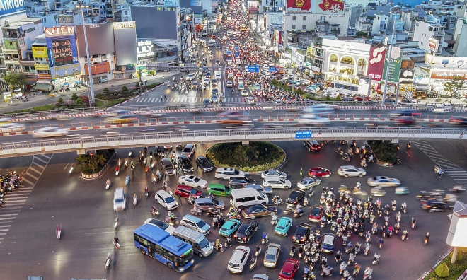 Traffic pressure at Hang Xanh intersection ahead of renovation