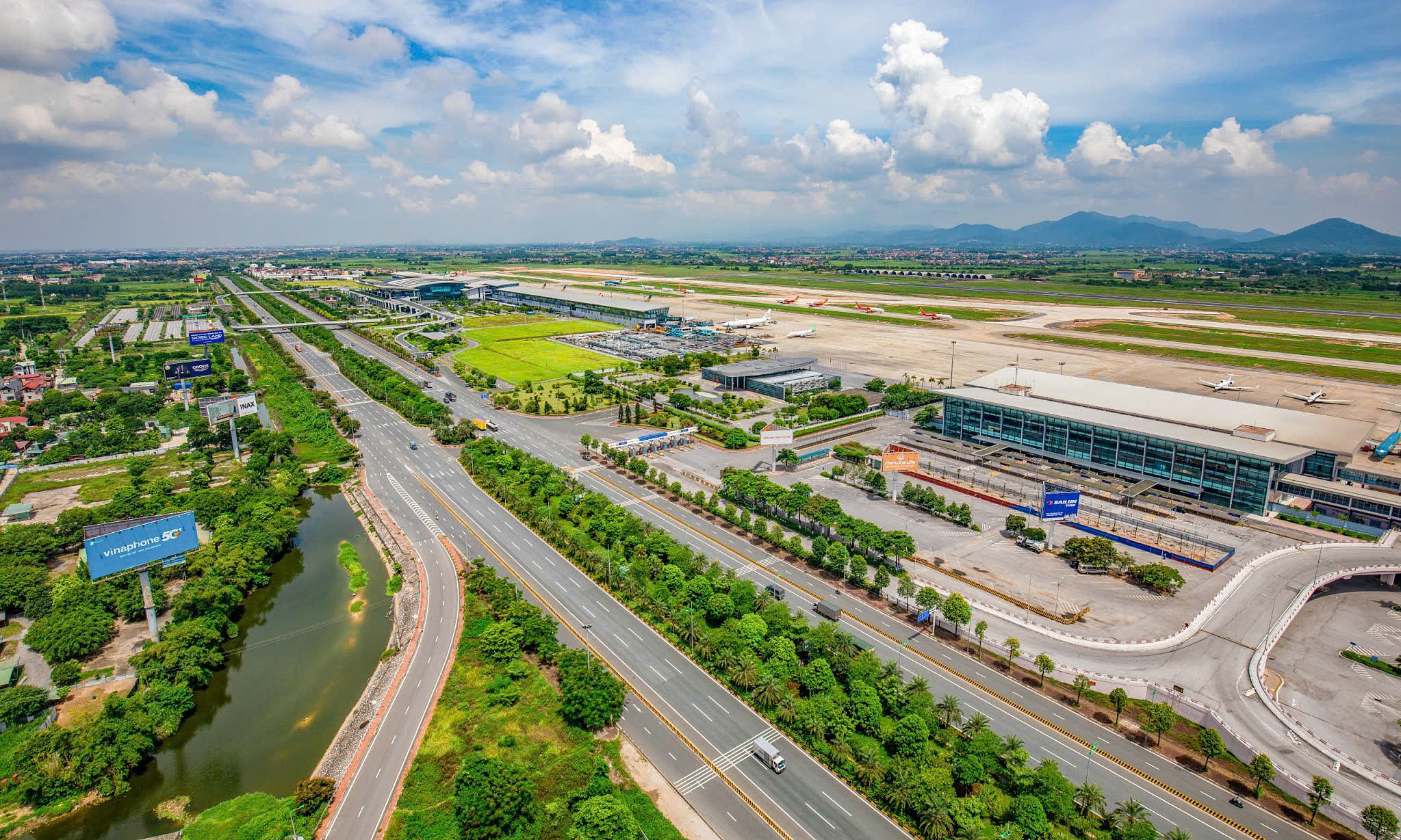 Hanoi plans second airport with free trade zone