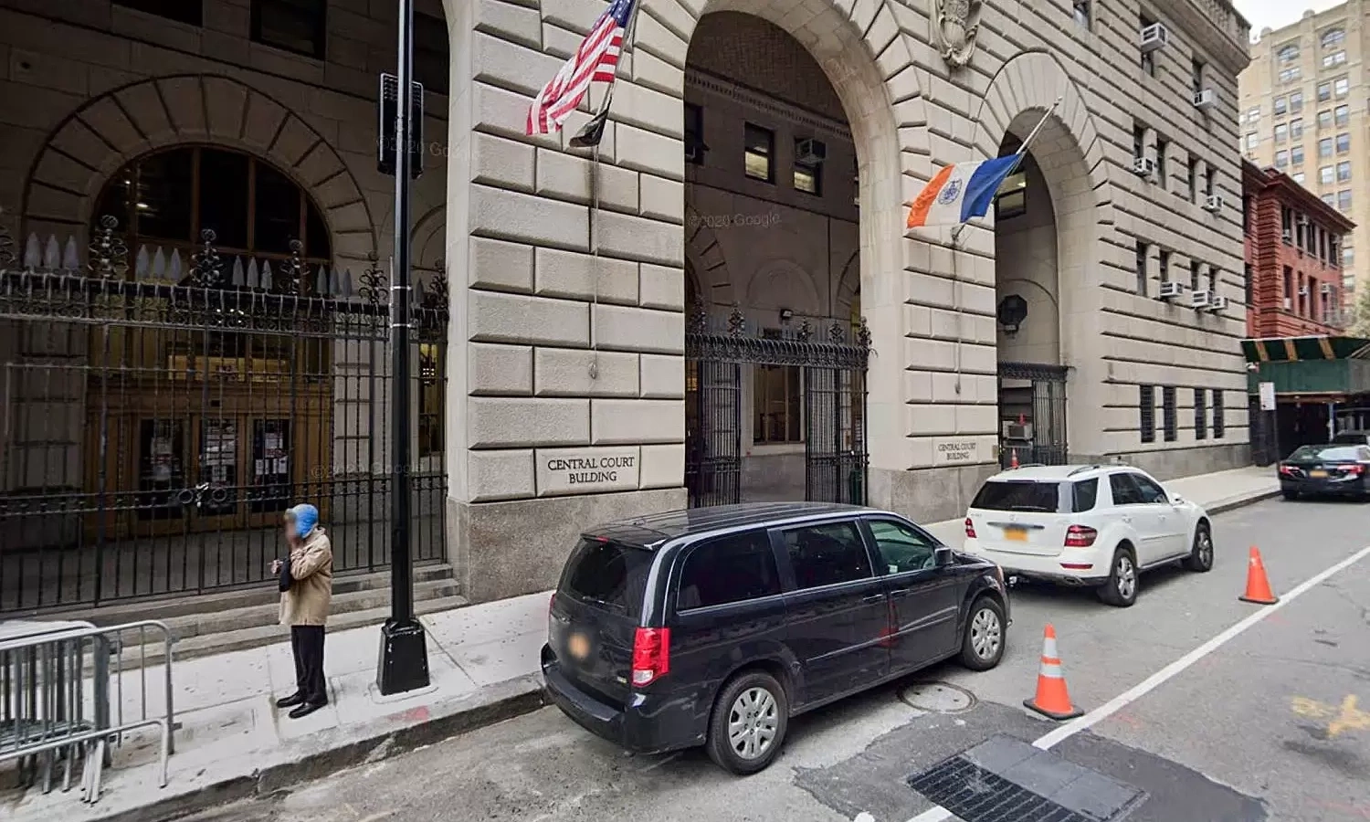Defendant gives birth in US courtroom