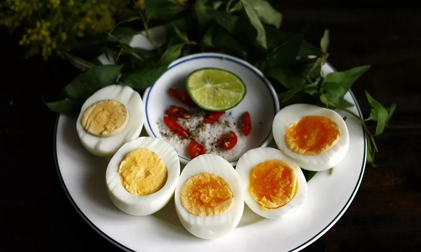 Is eating boiled eggs healthier than fried eggs?