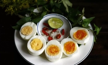 Is eating boiled eggs healthier than fried eggs?