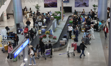 Ho Chi Minh City tightens controls on inbound travelers to prevent Ebola