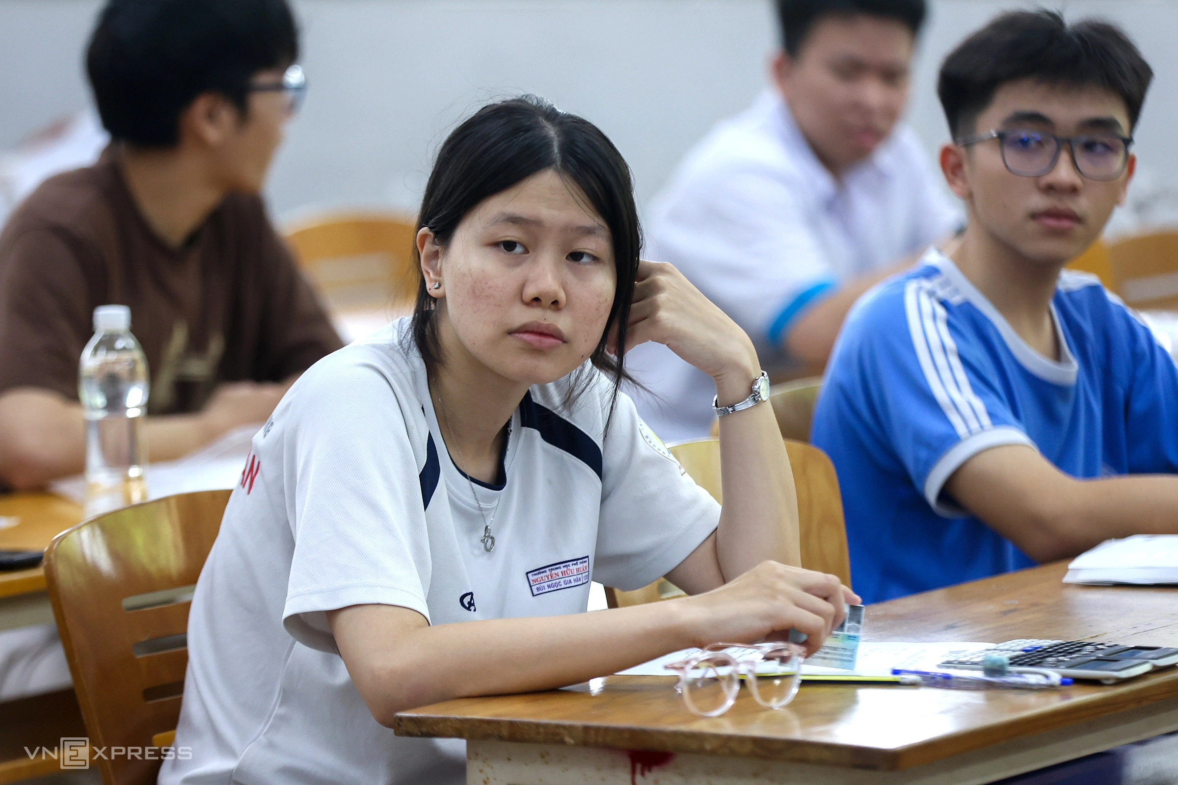 Five university fields set higher admission thresholds